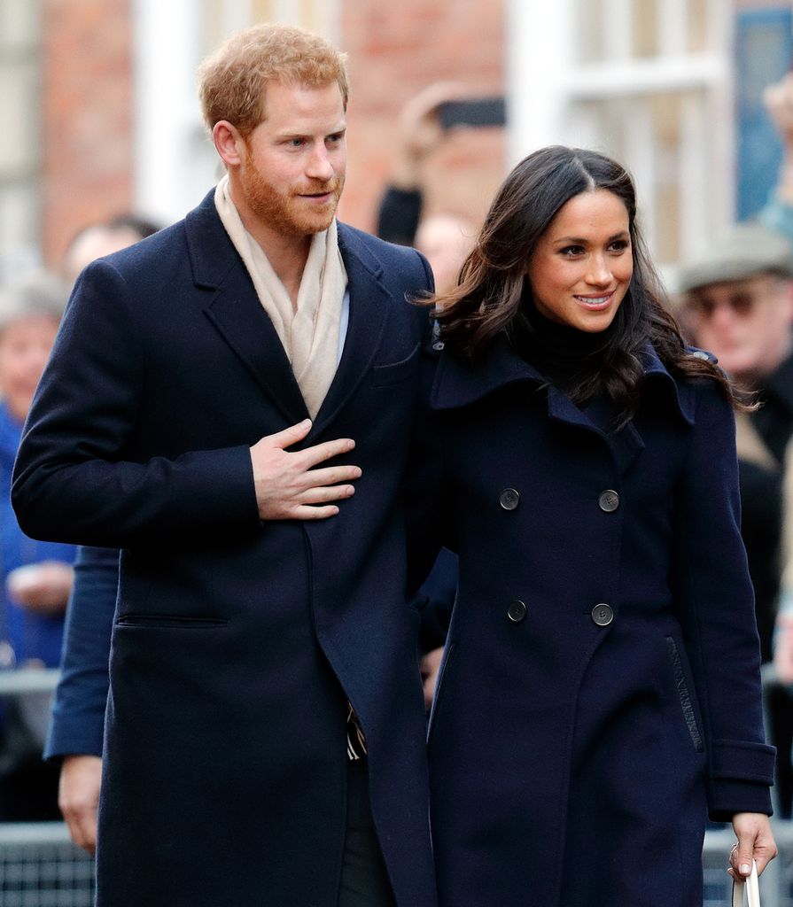 El príncipe Harry y Meghan Markle en un visita oficial en Nottingham, Inglaterra el 1° de diciembre de 2017, tan solo tres días después de haber anunciado su compromiso.