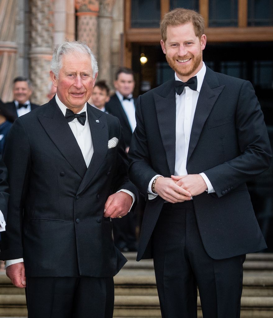El rey Carlos III con el príncipe Harry