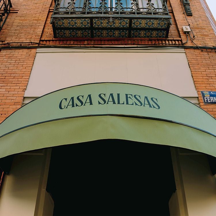 Entrada toldo Casa Salesas