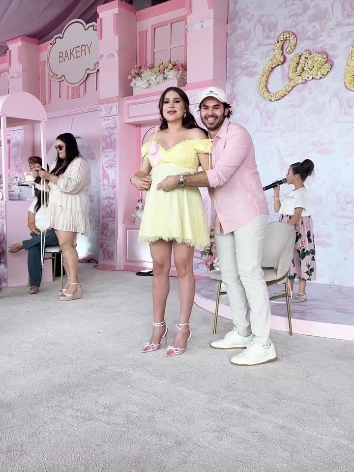 Fernanda Gómez participó en los juegos y dinámicas del baby shower.