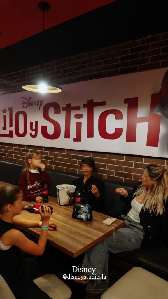 Wanda Nara compartió los detalles de su tarde junto a sus hijos, una salida al cine para ver el estreno del live action de 'Lilo & Stitch'