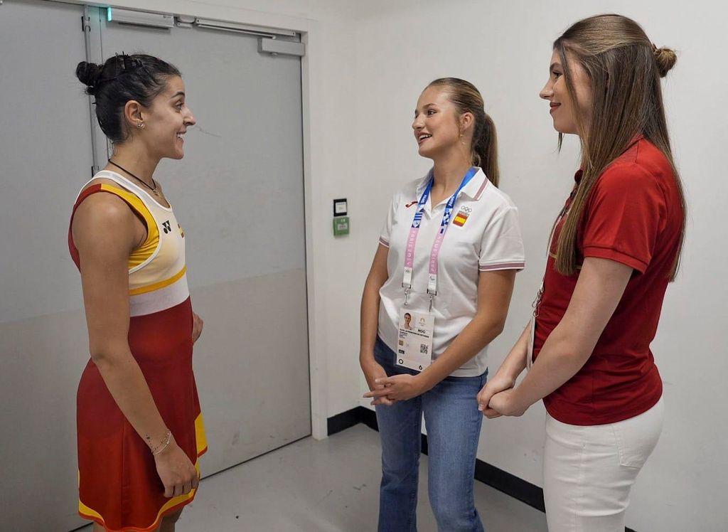 La princesa Leonor y la infanta Sofía con Carolina Marín en los JJOO de París