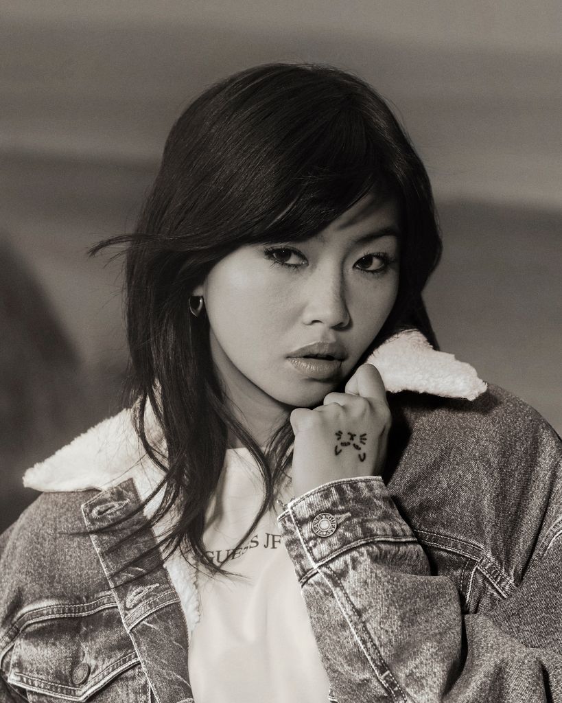NIUEVA CAMPAÑA DE GUESS JEANS 2025
