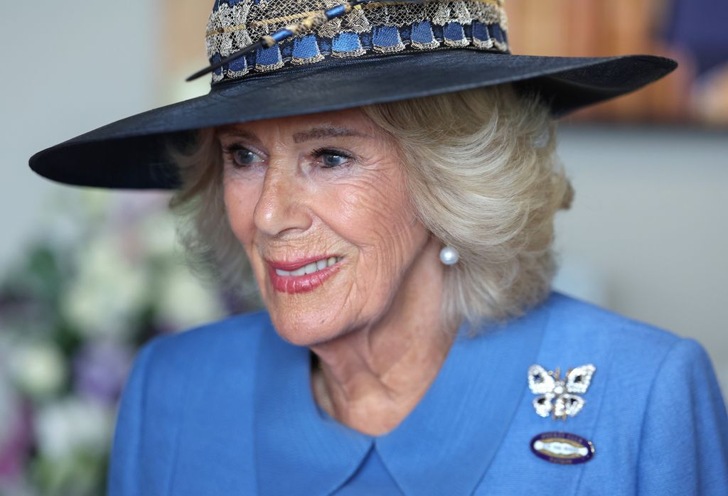 la reina Camilla hace uso del histórico broche de Isabel II