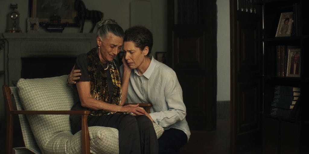 Consuelo, la guardesa de la finca, es un personaje clave dentro de la trama