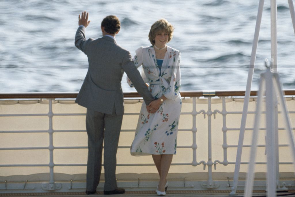Carlos y Diana tras su primera escala en Gibraltar durante su luna de miel en 1981