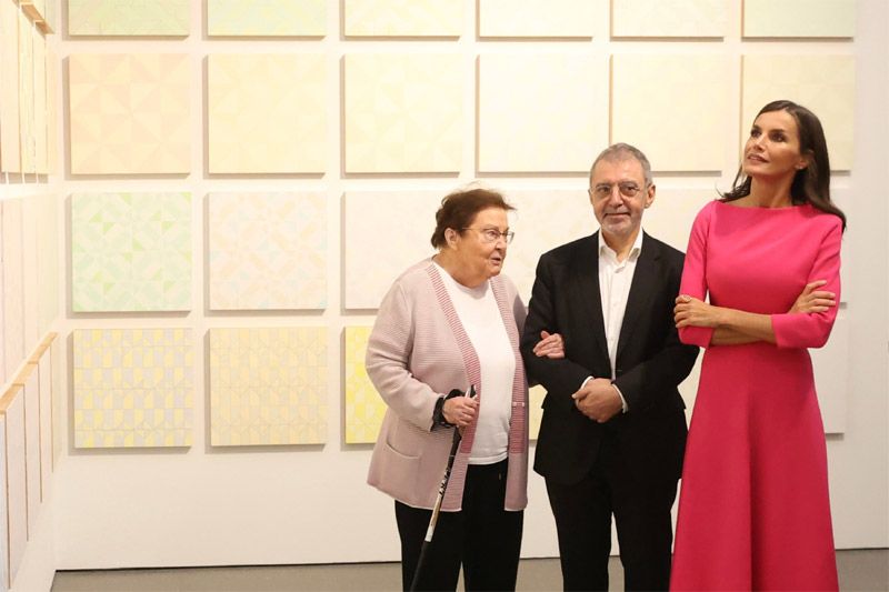 La reina Letizia con la galerista Helga de Alvear