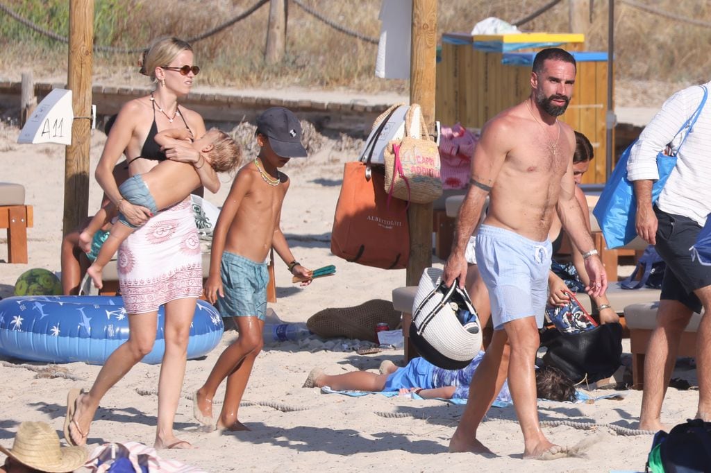 Dani Carvajal y Daphne Cañizares de vacaciones en Ibiza
