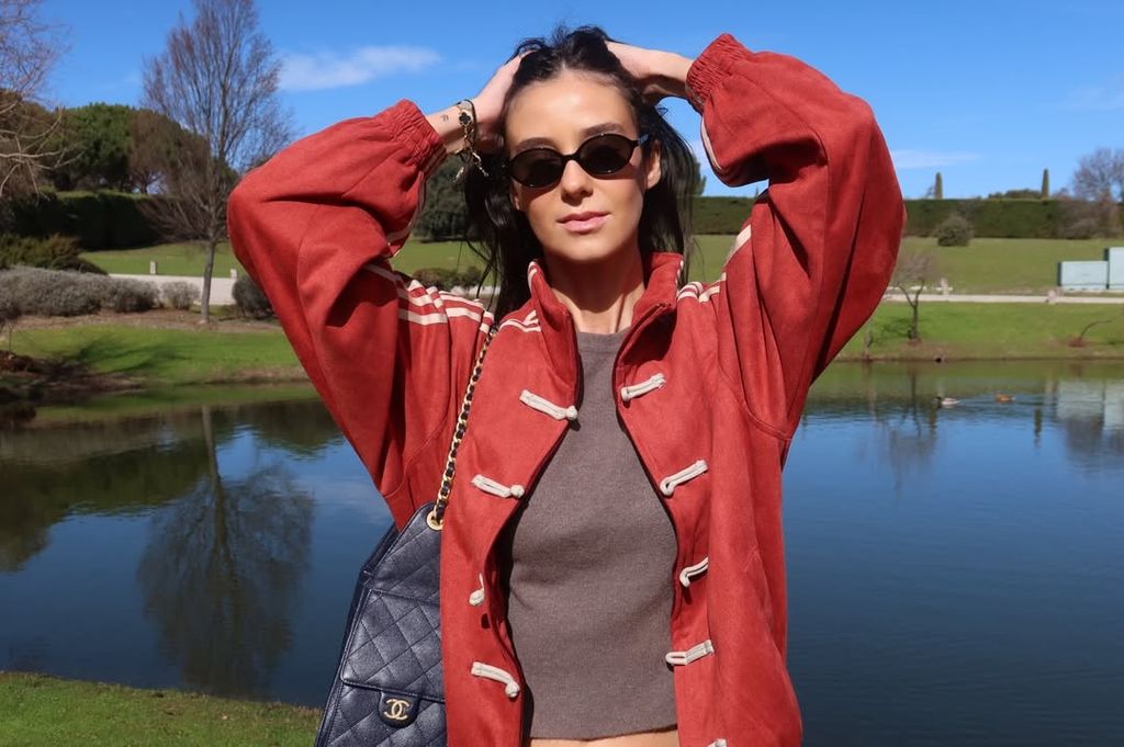 Victoria Federica con la chaqueta de estilo mandarín que es tendencia