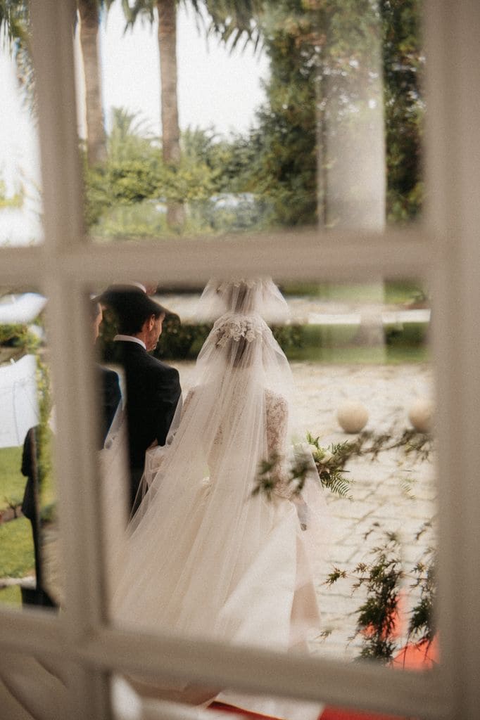 Novia con velo de encaje