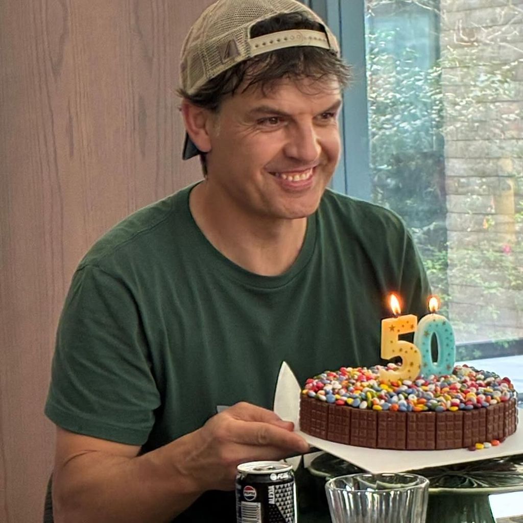 Fernando Morientes, con la tarta de cumpleaños