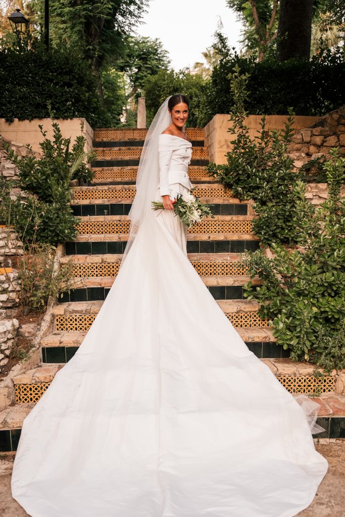 Vestido de novia con botones joya Roberto Diz