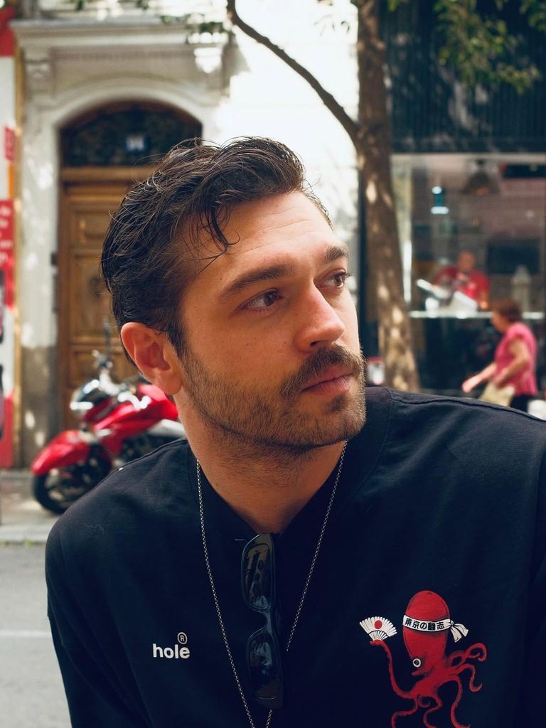 Furak Andiç será el compañero de Afra Saraçoğlu en 'Pera'
