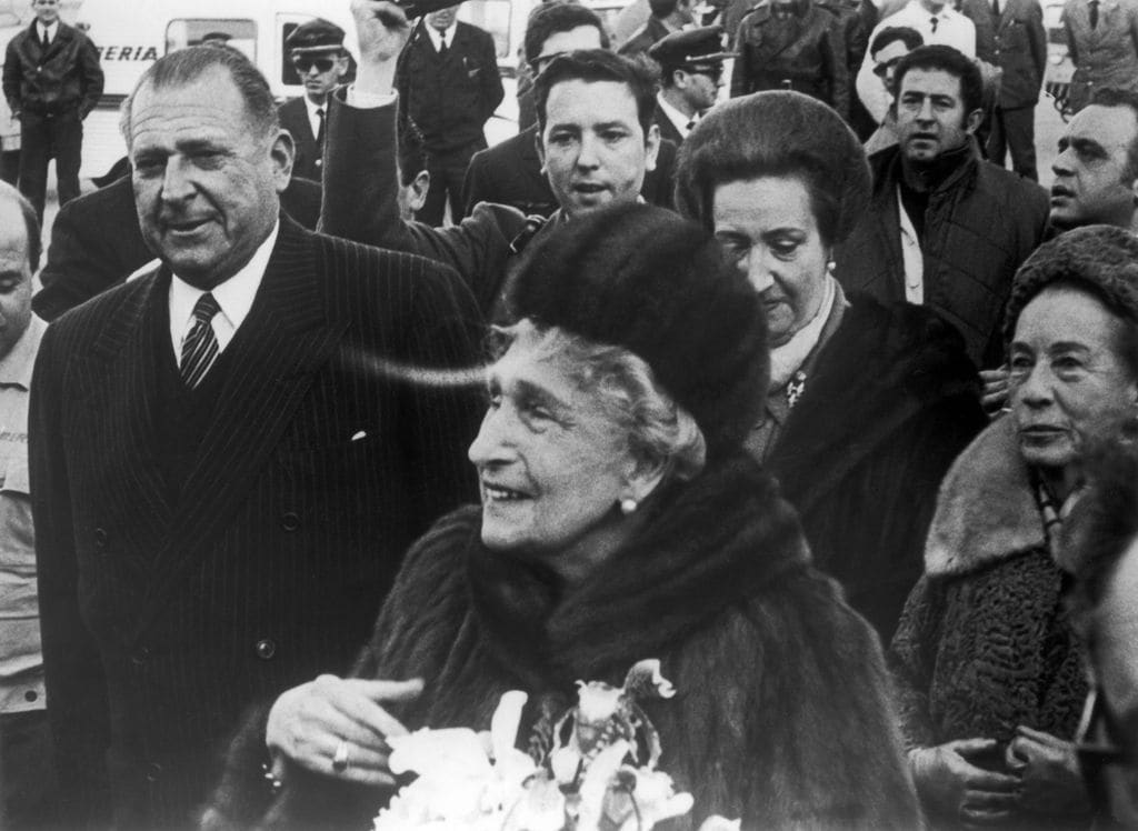 La reina Victoria Eugenia en 1968 regresa a España tras décadas en el exilio