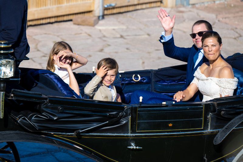 Victoria y Daniel de Suecia con sus hijos 