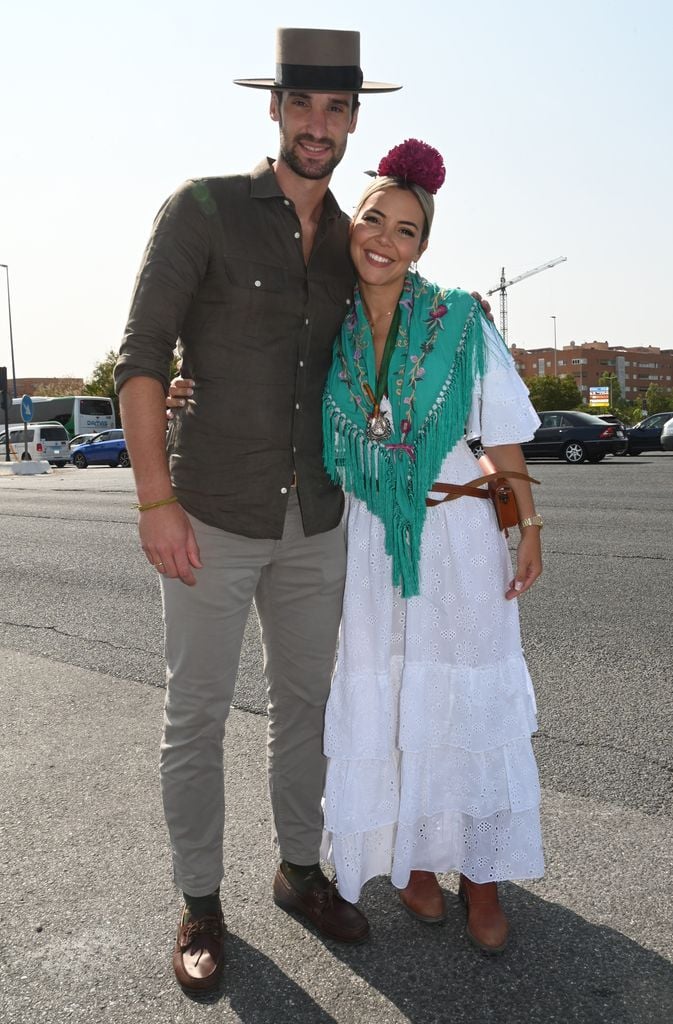 Sergio Rico y Alba Silva durante la Romería del Rocío de Sevilla