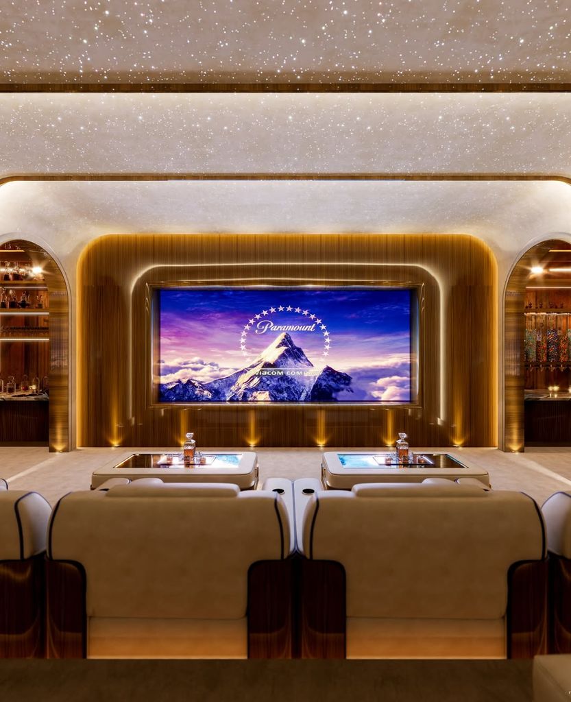 Una sala de cine con pantalla XXL es una de las estancias que más llama la atención