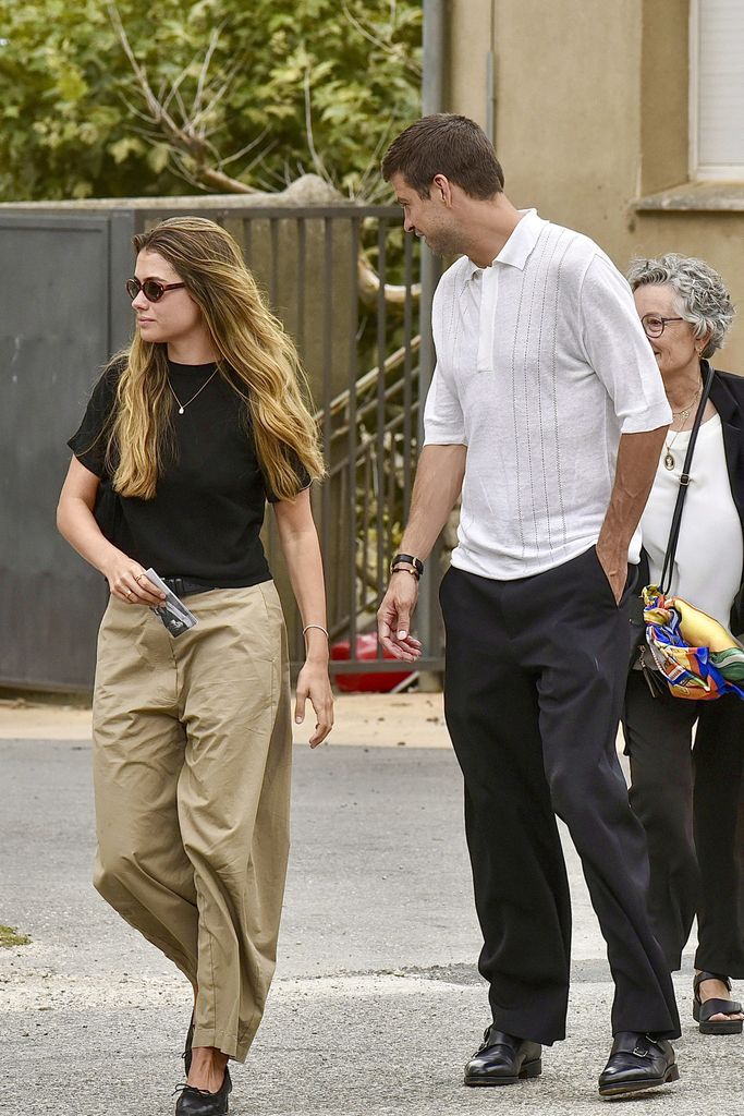 Clara Chía acompañó a Piqué y a su familia en el funeral de su abuela.