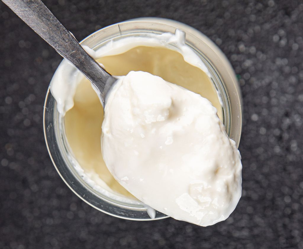 El skyr tiene una textura densa y ofrece un gran aporte proteico.