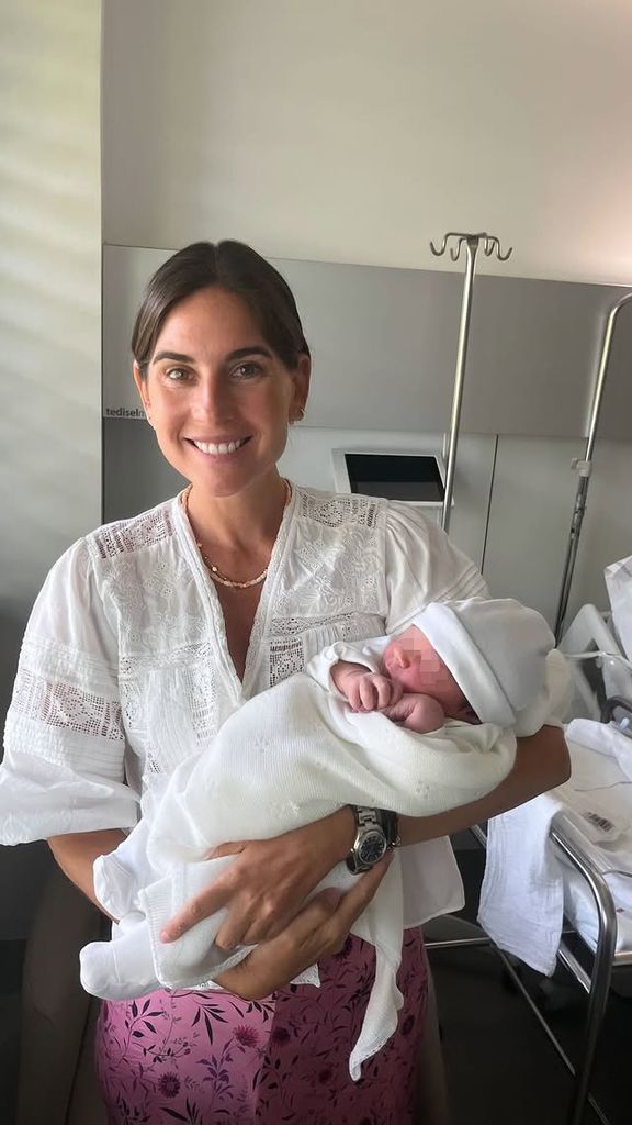 Lourdes Montes con su sobrino, el hijo de de Sibi Montes, recién nacido. Agosto de 2025