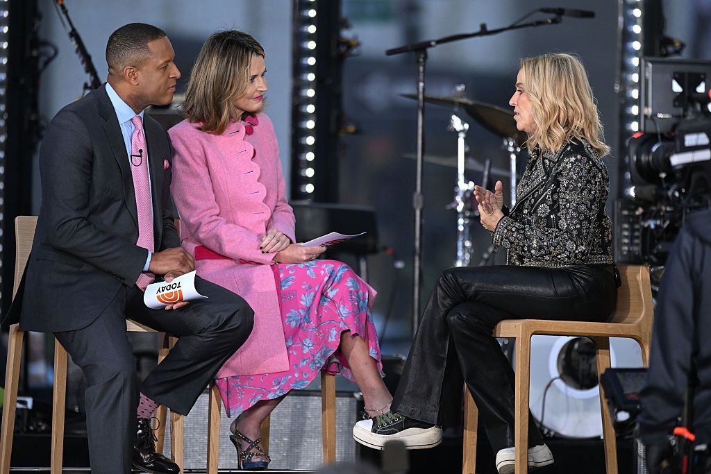 Craig Melvin, Savannah Guthrie entrevistando en el programa 'Today Show' a Sheryl Crow
