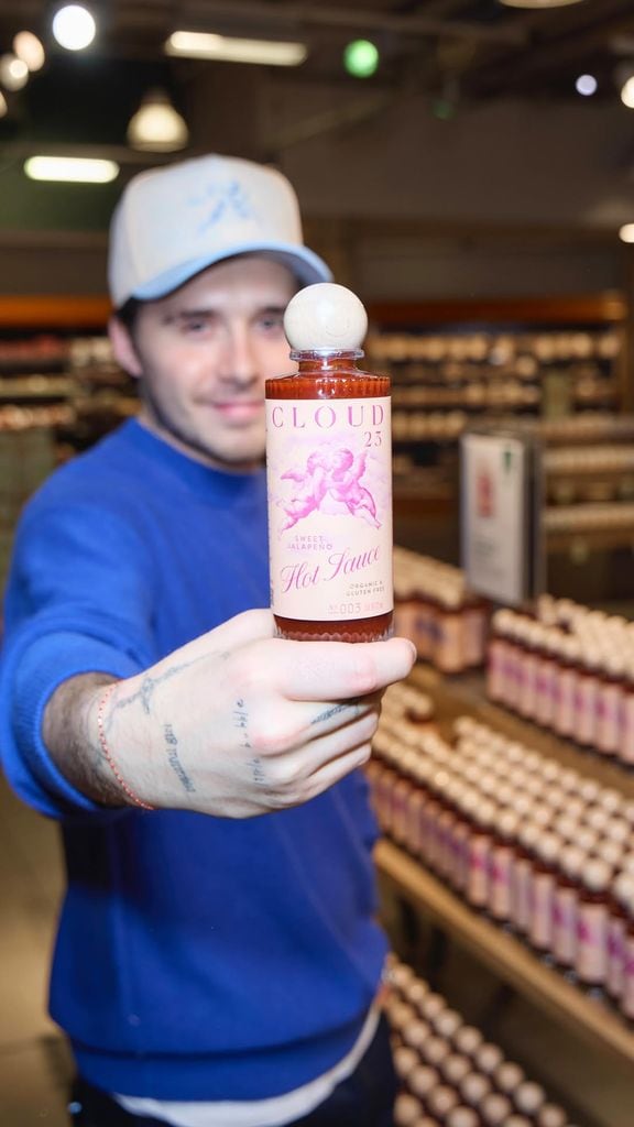 Brooklyn Peltz Beckham lanzó su salsa picante en 2024.