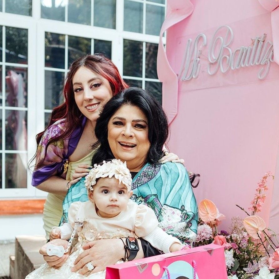 Victoria Ruffo junto a su hija Vicky y a su nieta Tessa.
