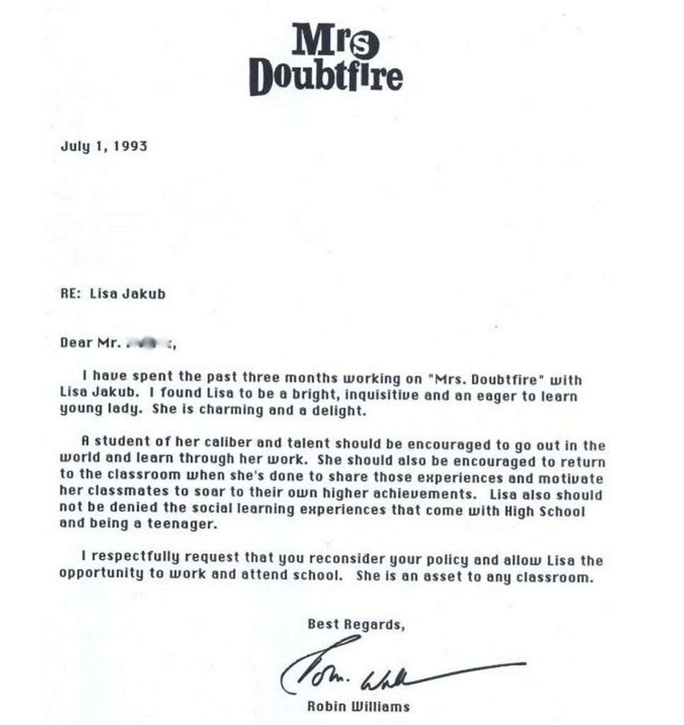 La carta que escribió Robin Williams para defender a una joven actriz acabó enmarcada en el despacho del director