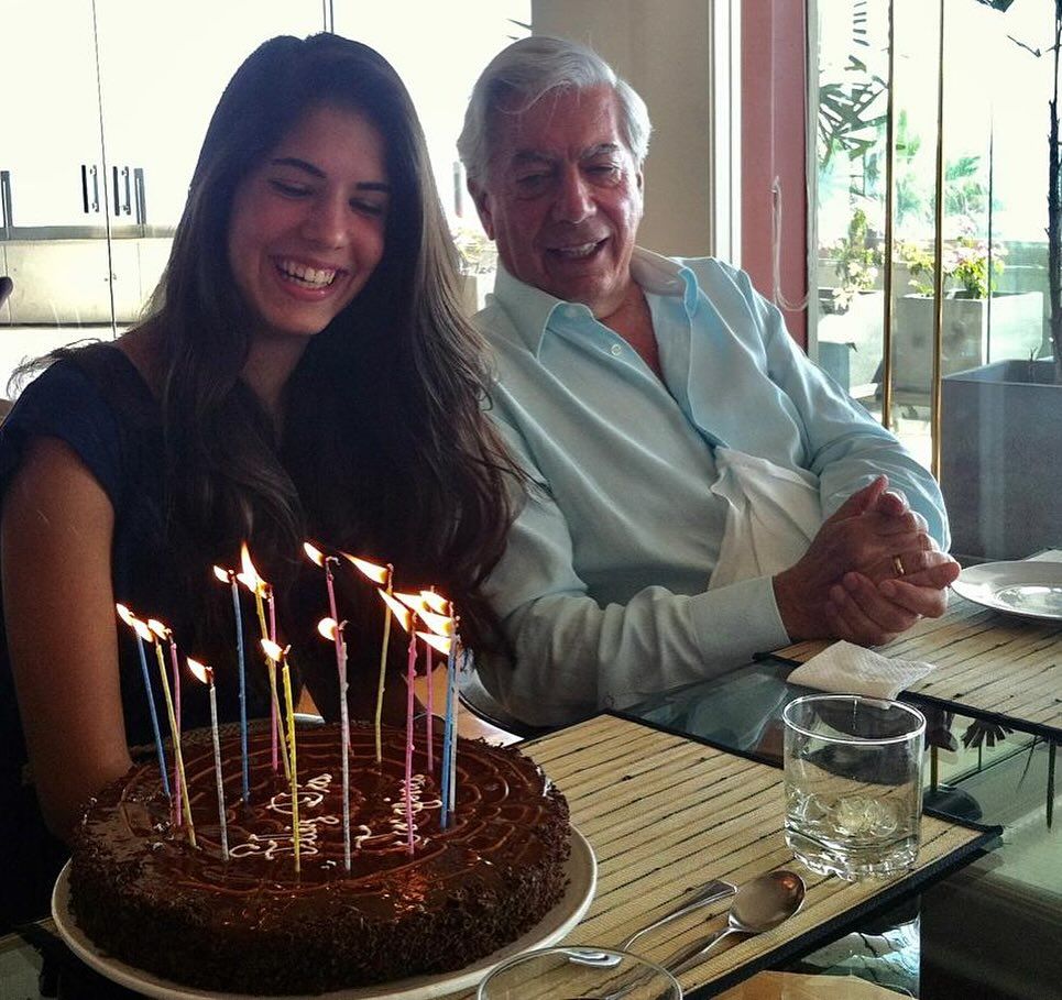 Mario Vargas Llosa con su nieta Josefina, a quien llamaba cariñosamente Josefinita