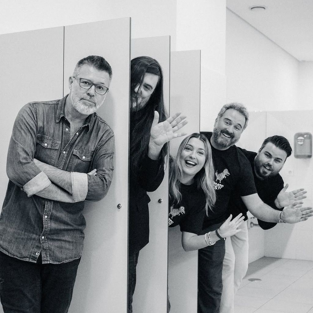 Quequé con sus compañeros de 'Hora Veintipico'