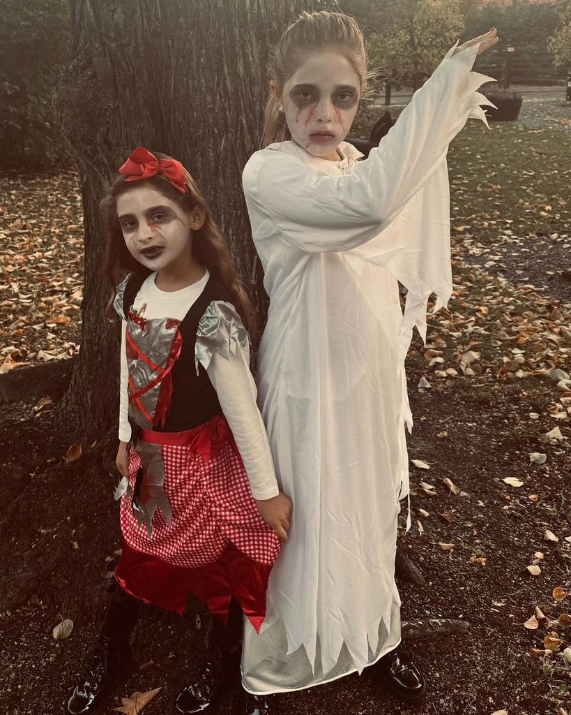 Plano entero de las hijas de Magdalena de Suecia disfrazadas en Halloween 2024