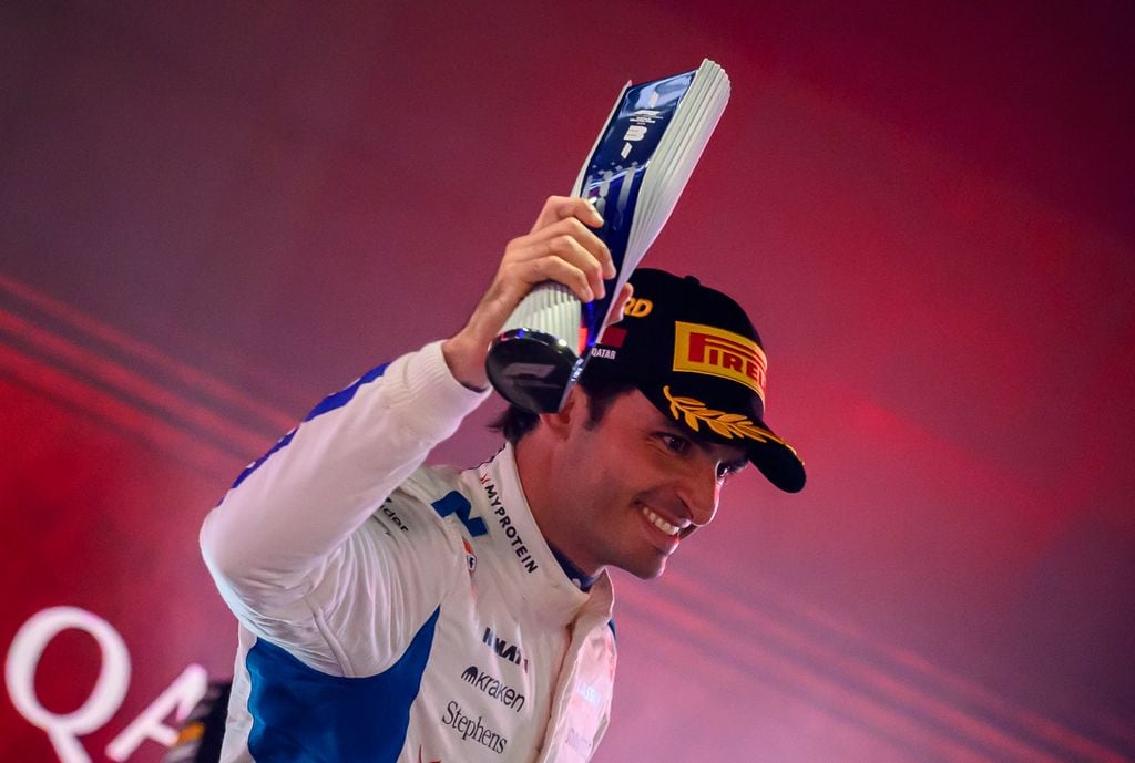 Carlos Sainz celebra su tercer puesto