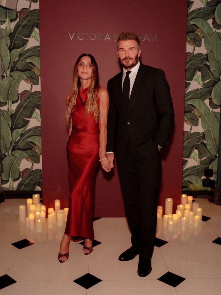 Victoria Beckham y David Beckham en Nueva York para la presentación de la nueva colección de labiales rojos de la diseñadora.
