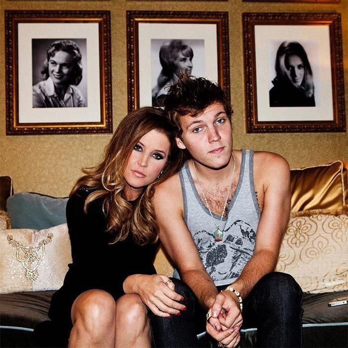 Lisa Marie Presley con su hijo
