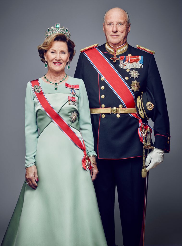 En la fotografía facilitada por la Casa Real, el rey Harald V de Noruega y la reina Sonja de Noruega posan para una fotografía oficial de la Casa Real el 15 de enero de 2016 en Oslo, Noruega.