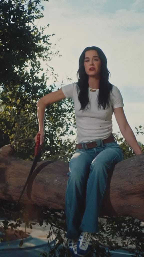 Katy Perry acaba de lanzar su nuevo tema 'Bandais' en el que parece lanzar algunos dardos a Orlando Bloom.