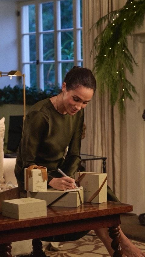 Meghan Markle no solo reveló lo que hizo en Nochebuena, sino también sus planes familiares para Navidad. 