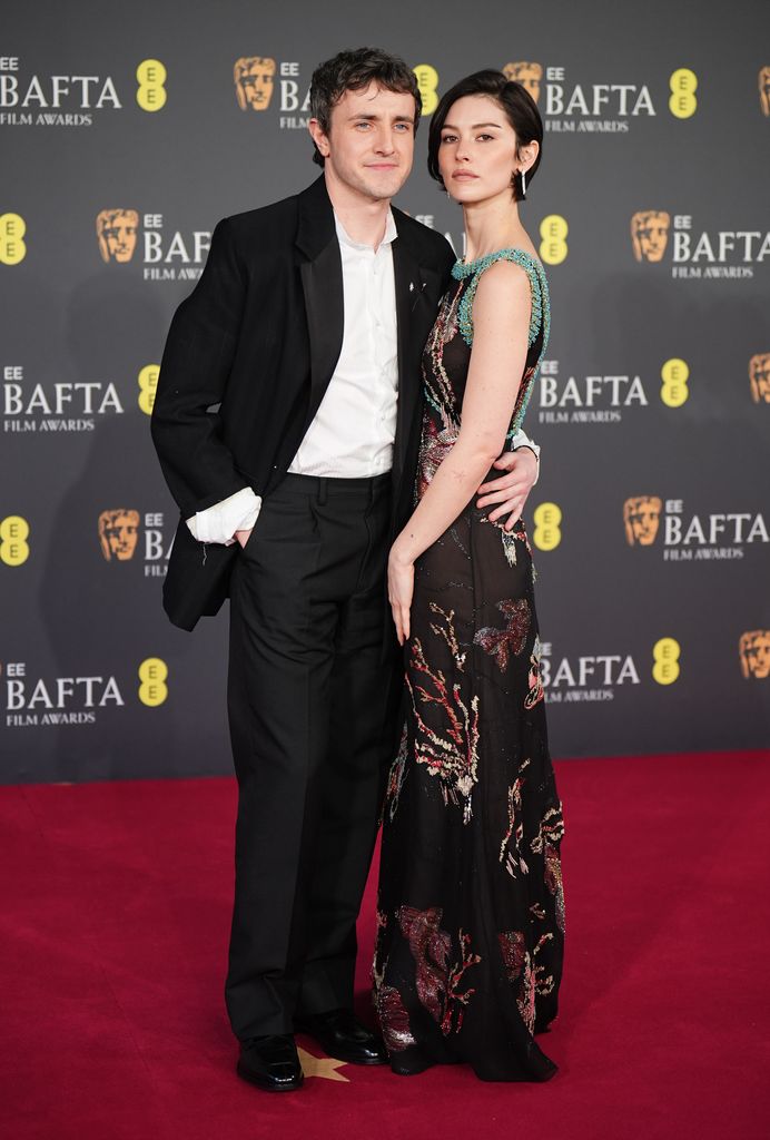 Gracie Abrams y Paul Mescal en los premios BAFTA 2026