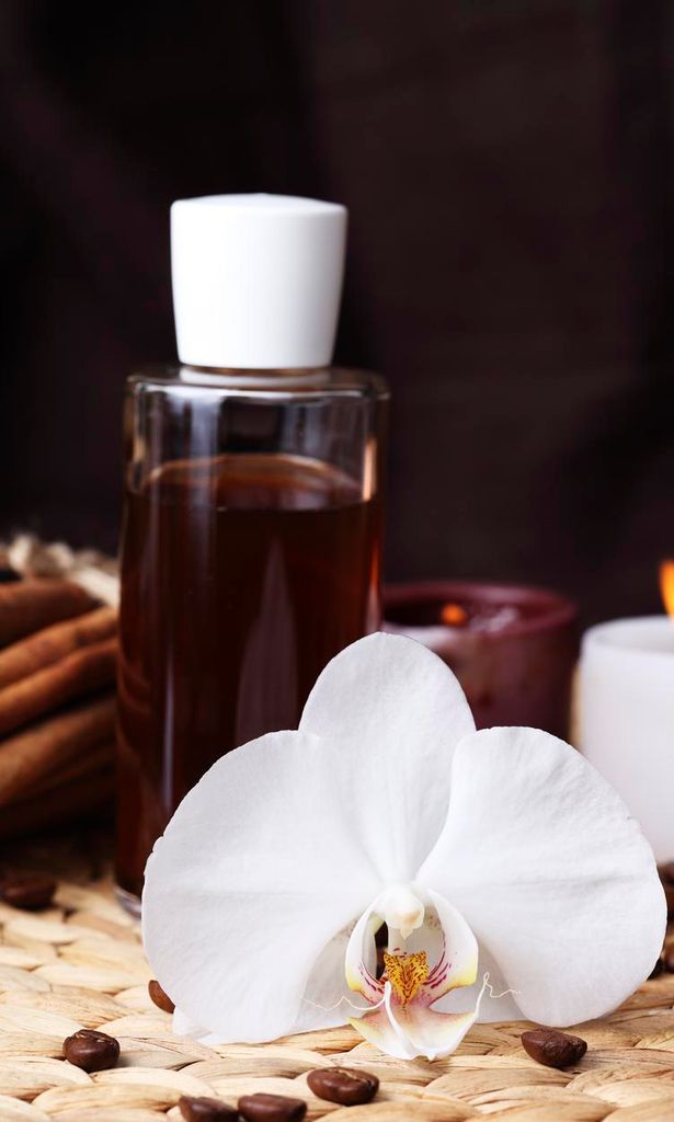 Botella con vainilla y orquidea