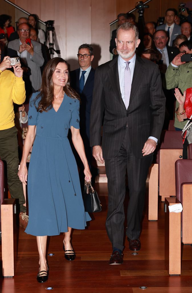 La reina Letizia en los premios de la Asociación de Prensa de Madrid con un vestido de Bottega Veneta