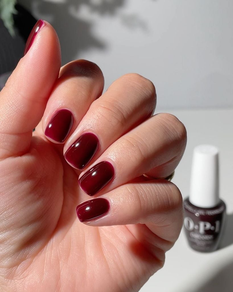 manicura burdeos corta