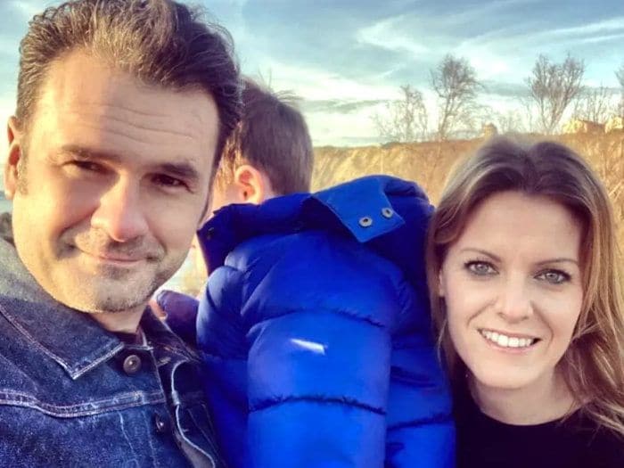 Iñaki López con Andrea Ropero y su hijo Roke 