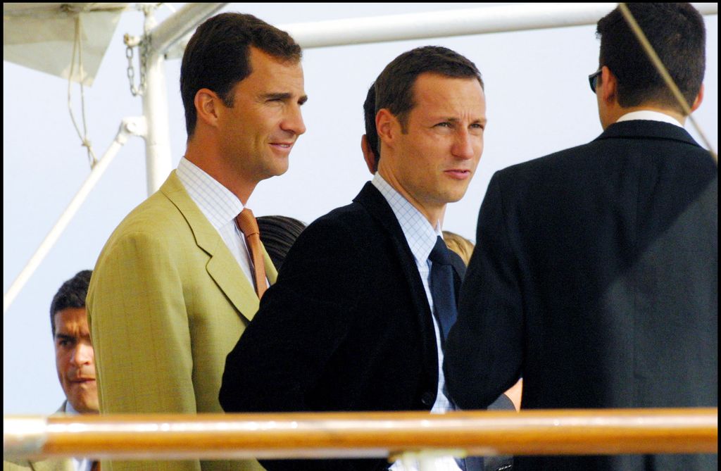 El rey Felipe y el príncipe Haakon en el barco real en la travesía para jóvenes miembros de la realeza que se hizo antes de la boda del heredero noruego