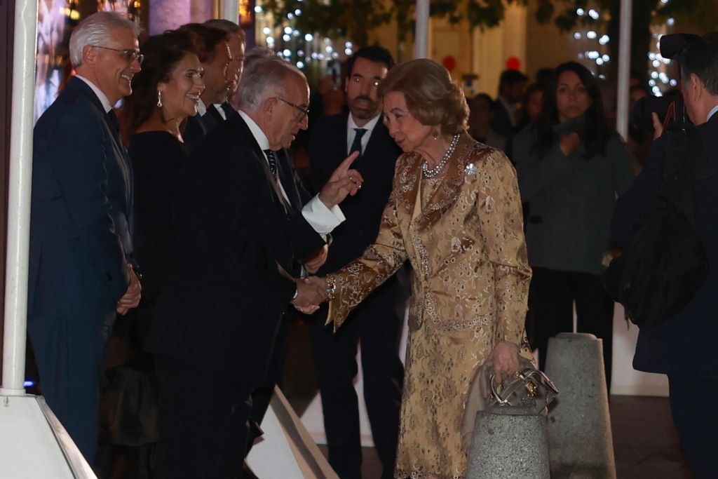 La Reina Sofía llegando a la 40.ª edición de los Premios de Pintura BMW 2025 en Madrid.