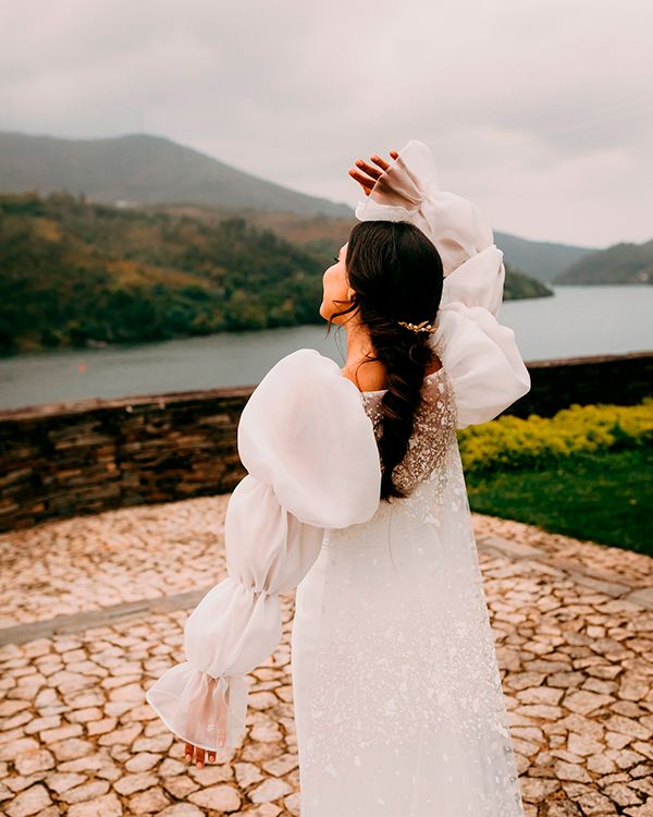 Vestido de novia con mangas abullonadas