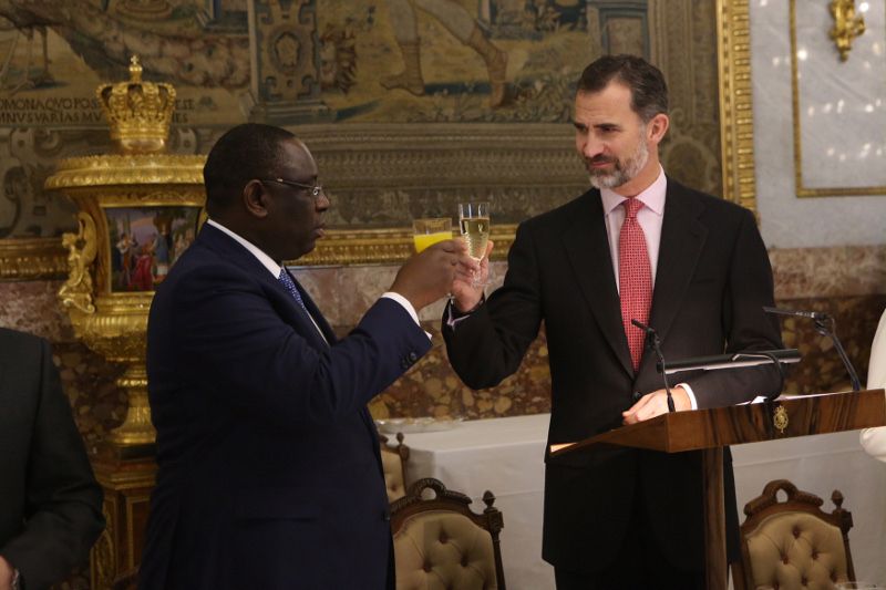 El Rey y Macky Sall brindan en el Palacio Real