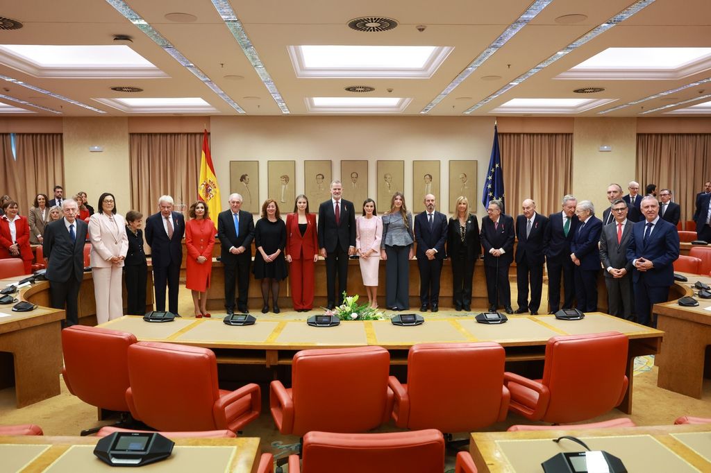 Los Reyes, la princesa Leonor y la infanta Sofía, en el Congreso de los DIputados con motivo del acto de los 50 años de democracia y monarquía en España
