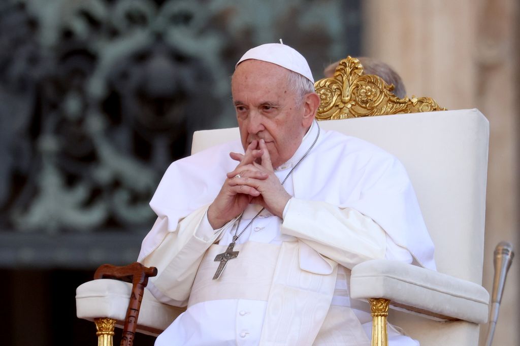 Para que Francisco se convierta en santo se le tiene que atribuir y comprobar dos milagros