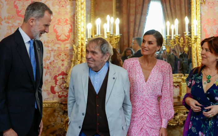 Don Felipe y Doña Letizia con Rafael Cadenas y su hija