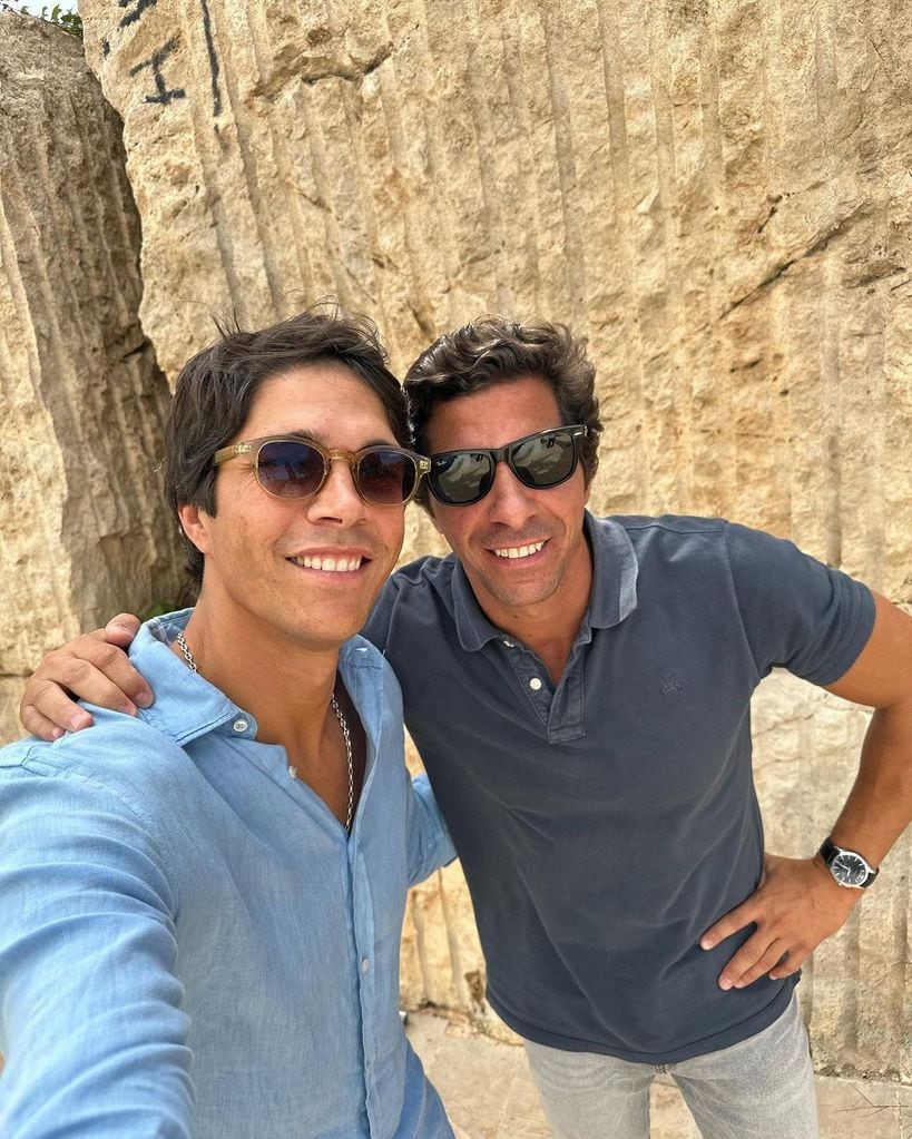 Pablo Castellano con su hermano mayor, Jacabo Castellano